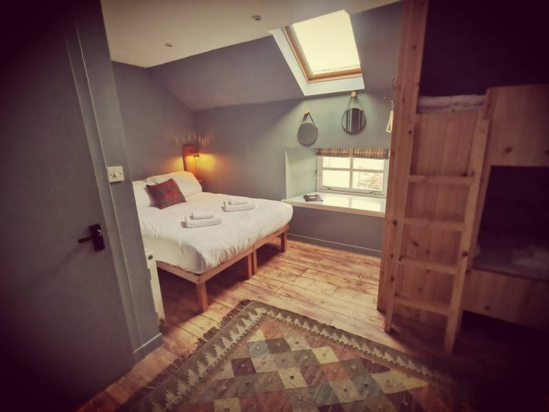 Lodge - Room 8, Sleeps 6