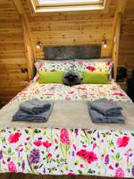 Deluxe luxury pod with private hot tub
