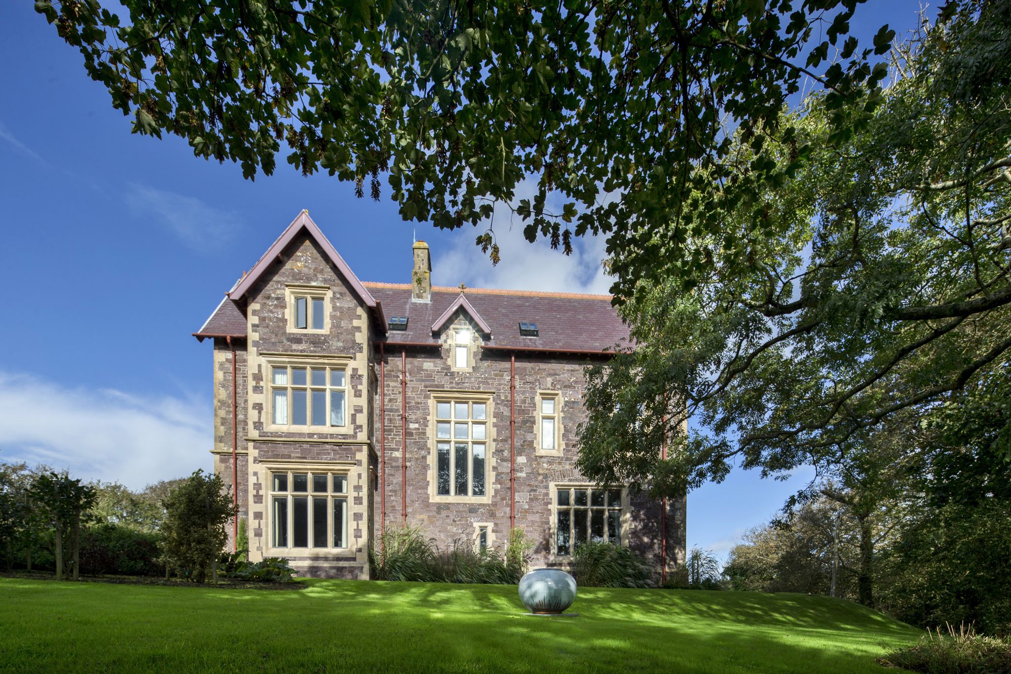 Hotels in South Wales holidays at Cool Places