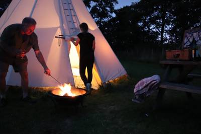 [Image: Sioux%20Tipis%20Camping%20-%2016%20foot.jpg]