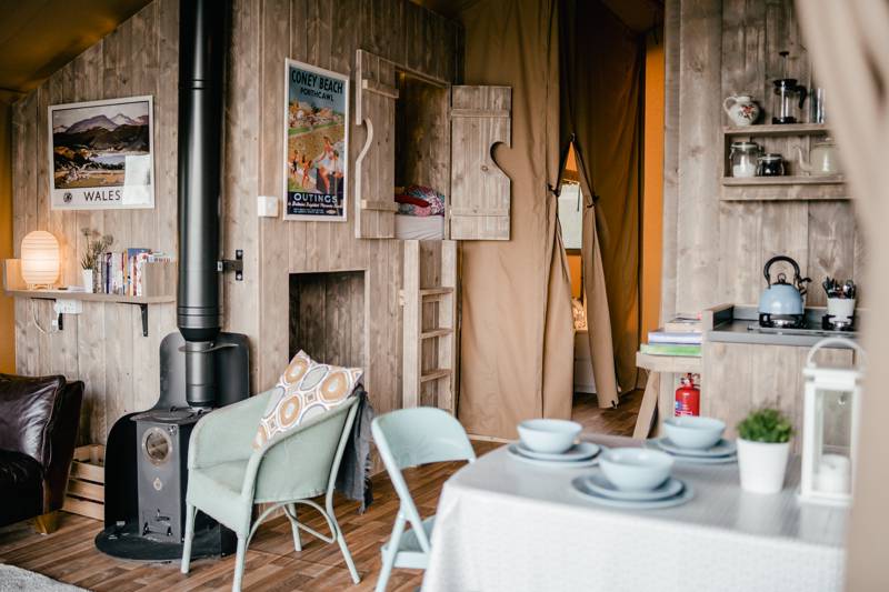 Family-friendly safari tent 