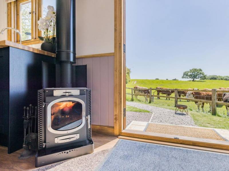 THE PHEASANTS LODGE (shepherds hut)
