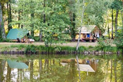 Lakeside camping to the north of the Loire valley with a swimming pool, restaurant and bar plus a handful of glamping options.