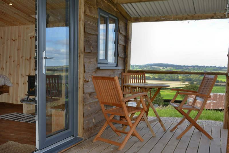 Wrekin Lodge & Wood fired hot tub, sleeps 4.