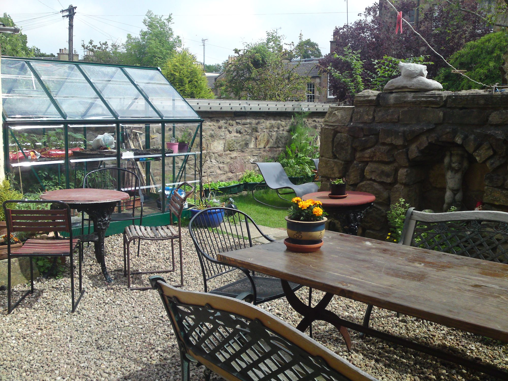 Hostels in Edinburgh holidays at Cool Places