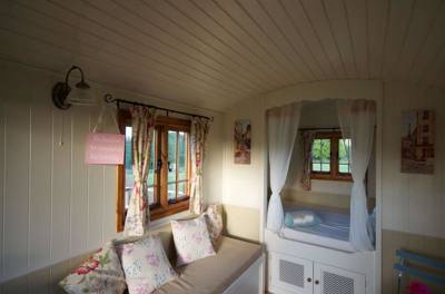 French Roulotte (sleeps 3 people)