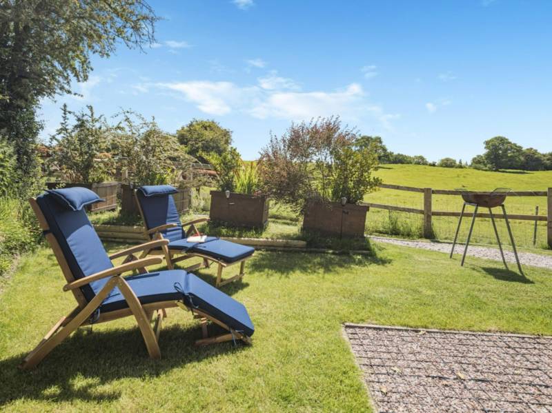 THE PHEASANTS LODGE (shepherds hut)