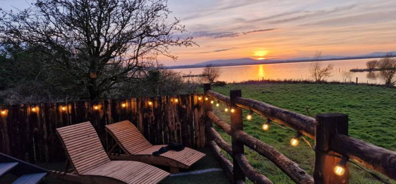 Sett on the Lough