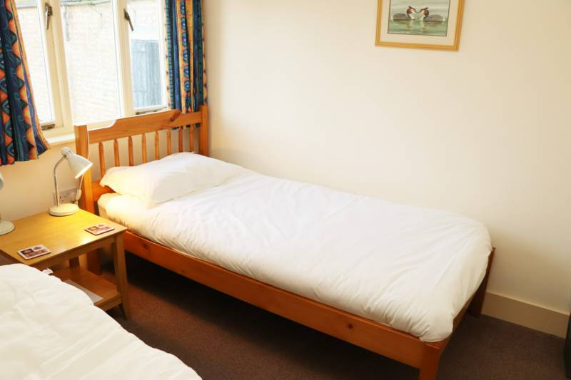 Room 8, Twin room in Granary.