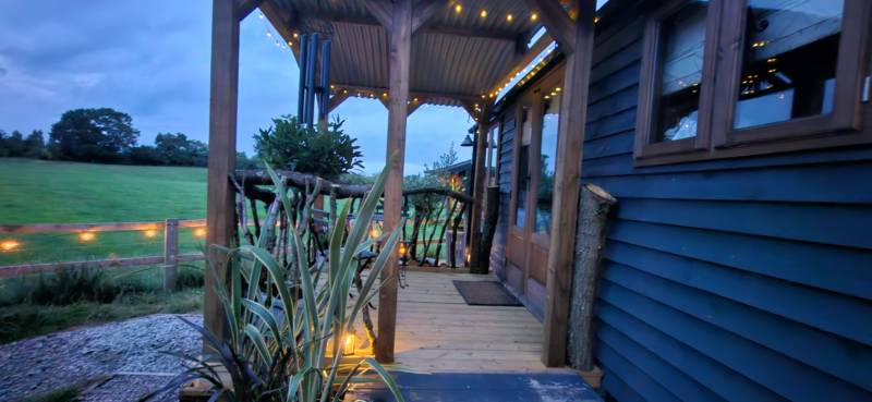 THE PHEASANTS LODGE (shepherds hut)