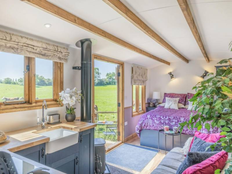 THE PHEASANTS LODGE (shepherds hut)