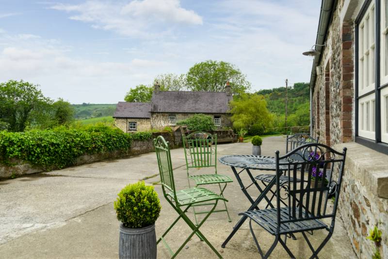 Ty Nodyn (price above includes 2 guests)