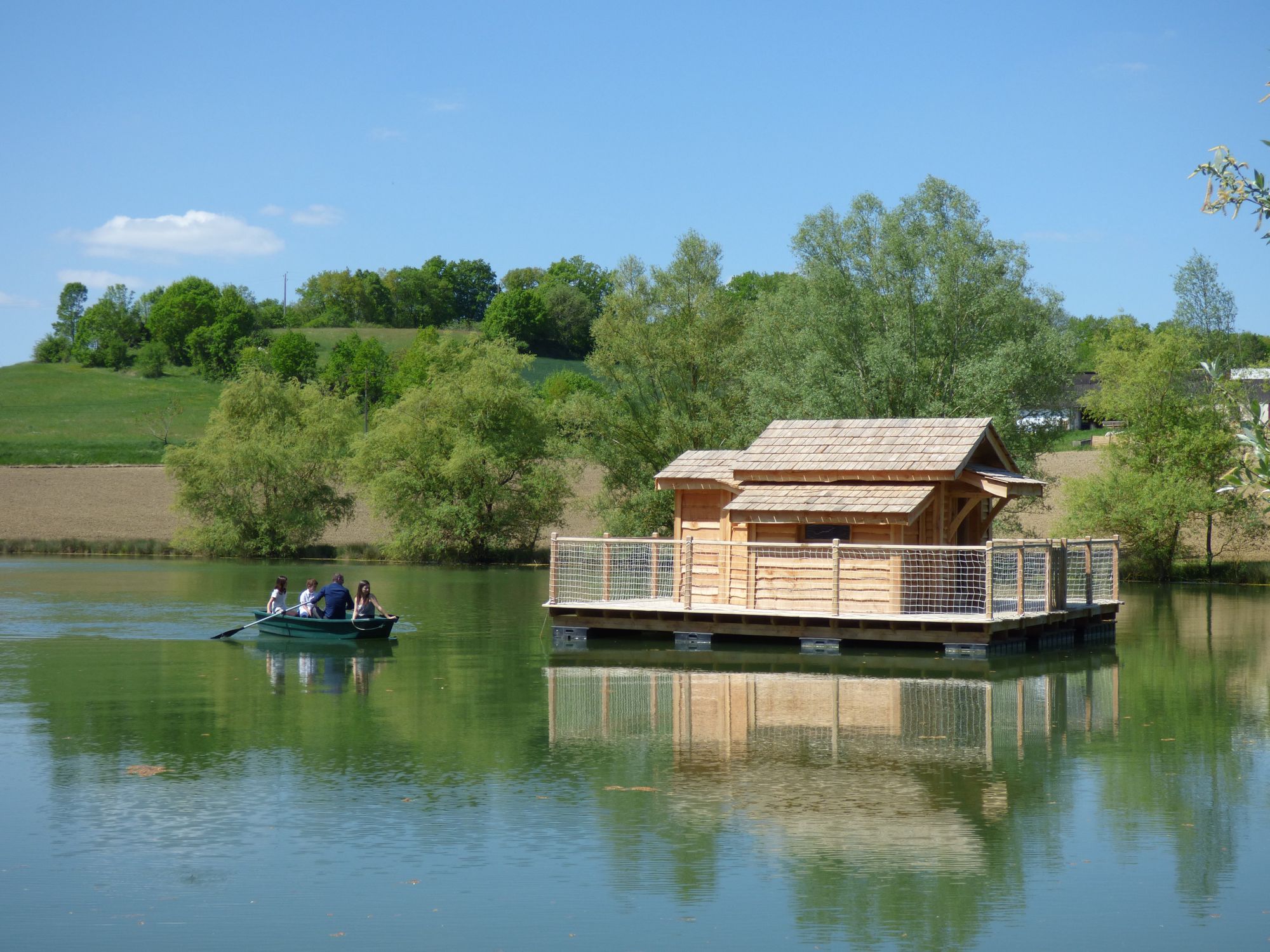 Cabanes Flottantes du Lac de Pélisse, Dordogne