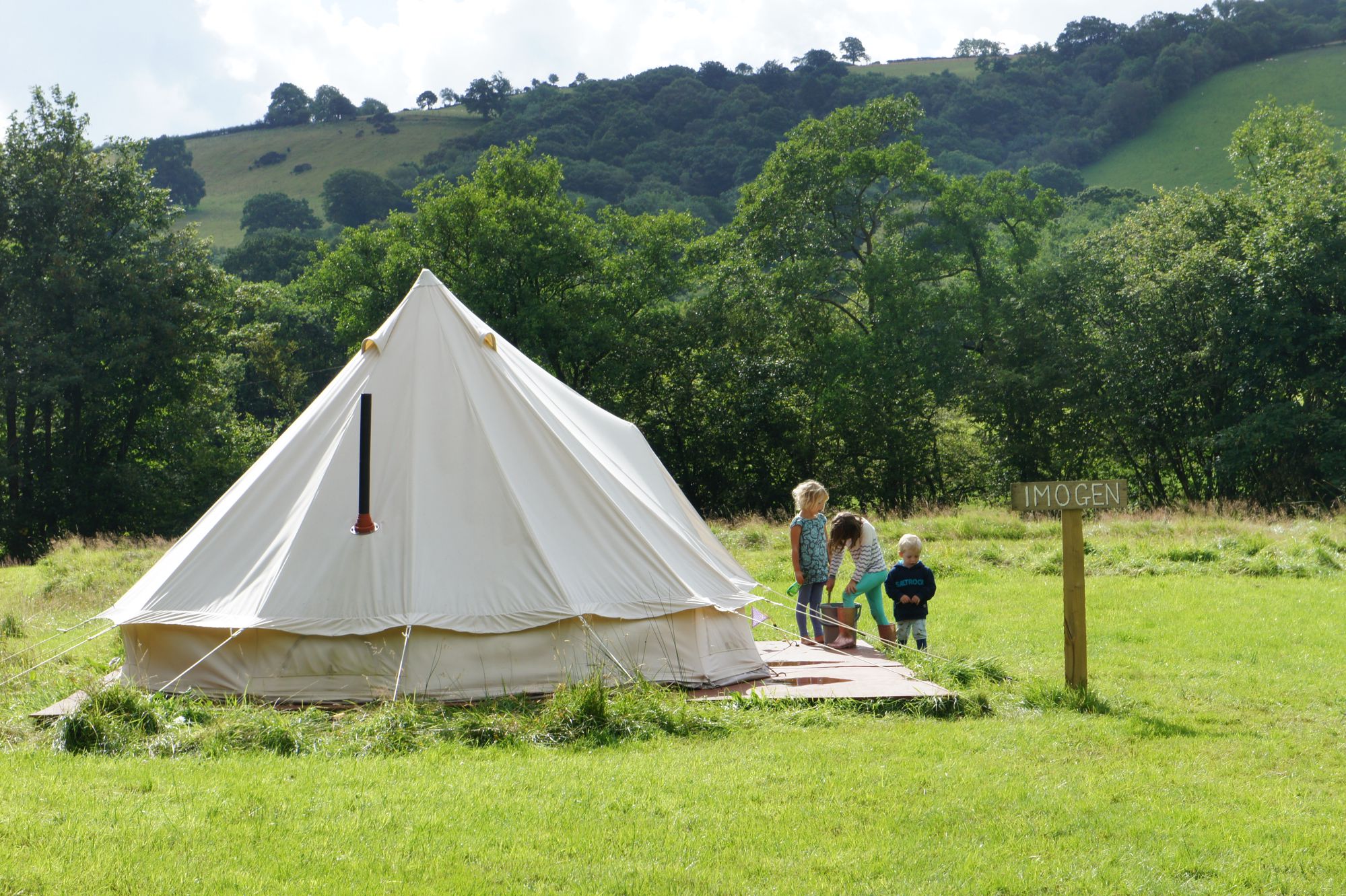 Glamping in Llandeilo holidays at Glampingly