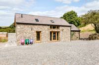 Shepherds hut set amid Wales' dramatic Black Mountains