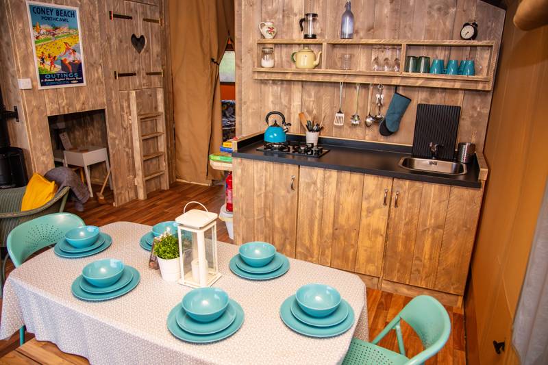 Family-friendly safari tent 