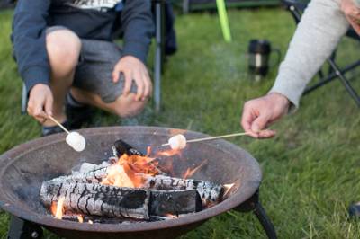 10 Top Tips on Building the Perfect Campfire