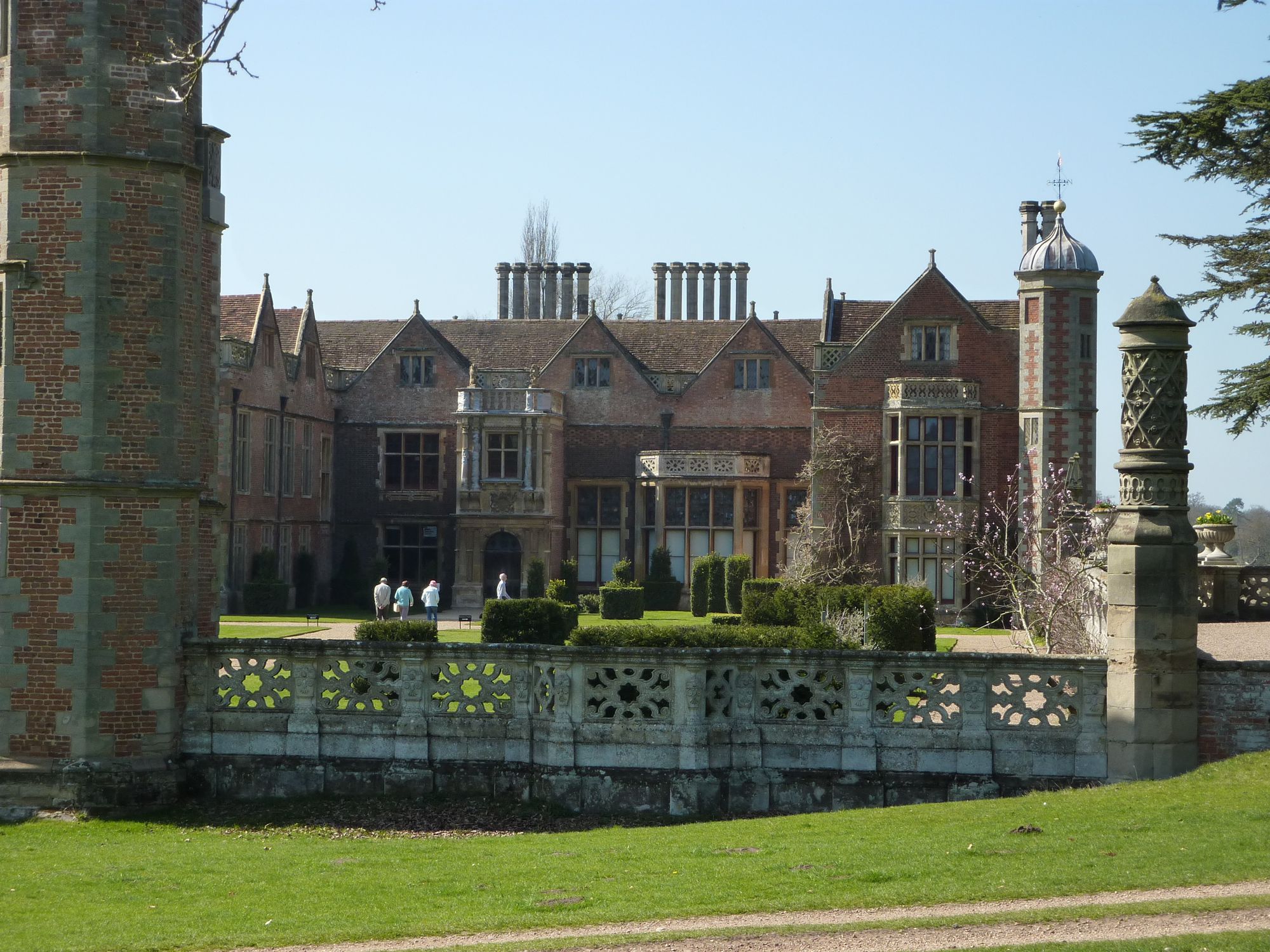 is charlecote park dog friendly