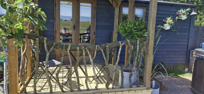 THE PHEASANTS LODGE (shepherds hut)