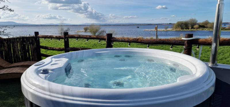 Sett on the Lough