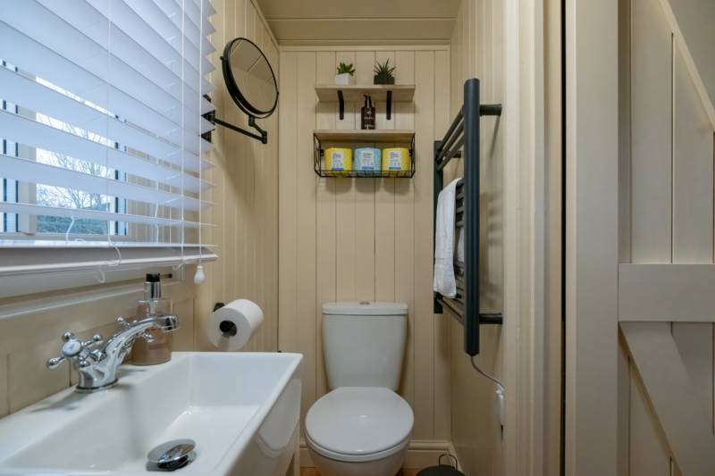 Chicken Hut With Hot Tub