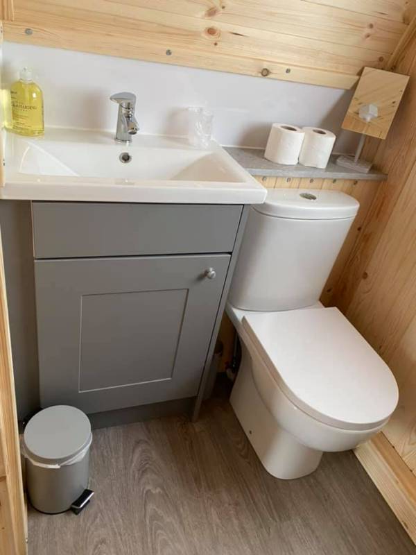 SWALLOW - with optional hot tub