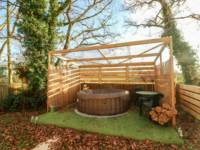 Covert Farm Cwtch - Hot Tub Included
