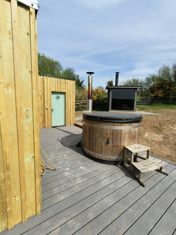 Crinkly Cabin with Sauna and Hot Tub