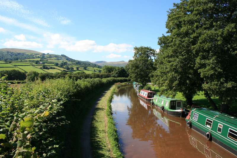 Win a UK Canal Boat Holiday Worth £1000