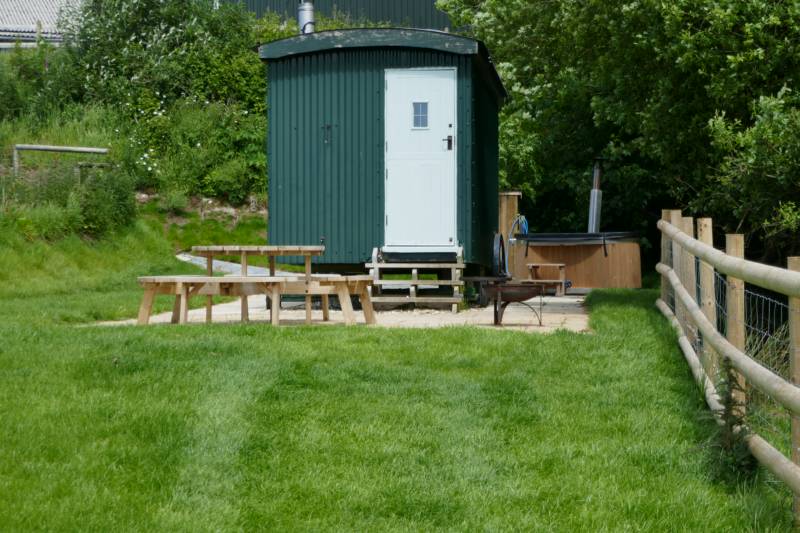 Shepherds Hut with hot tub