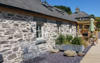 Gwydw-hw / Owl Glamping barn