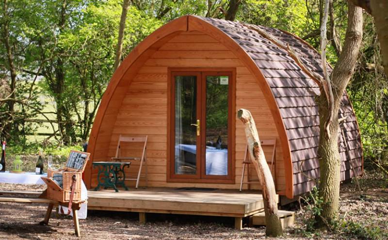 Cosy pods that offers hassle-free glamping in the most serene of surroundings