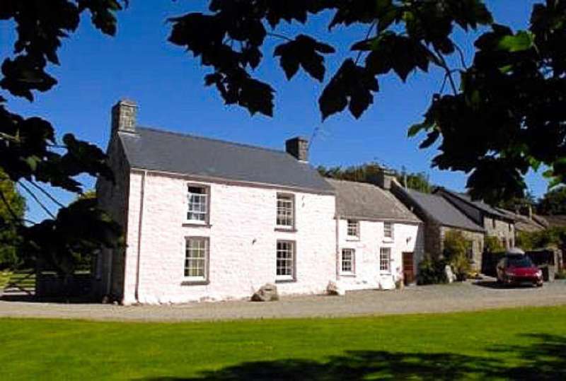 Llanddinog Old Farm House &amp; Cottages