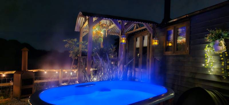 THE PHEASANTS LODGE (shepherds hut)