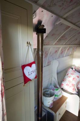 Gypsy Caravan (sleeps 2 people)