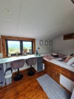 Converted Railway Carriage with hot tub