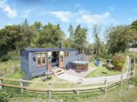 THE PHEASANTS LODGE (shepherds hut)