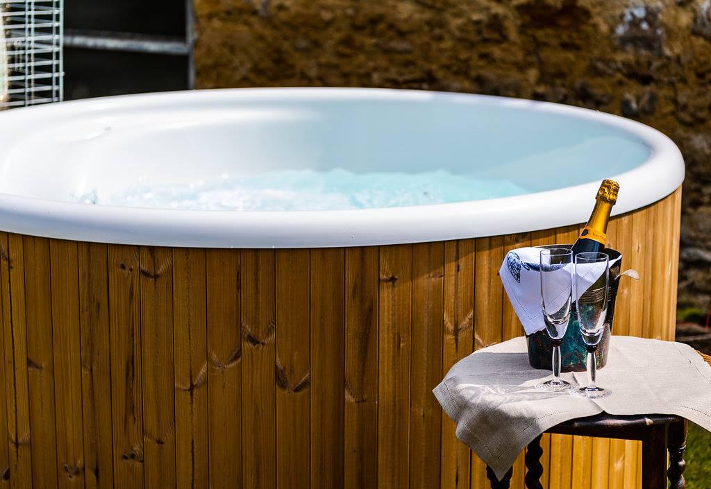 Hot Tub Glamping in Dorset | Glampsites with jacuzzis in Dorset