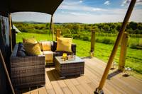 Boutique safari lodge, above a gorgeous Stirlingshire nature reserve