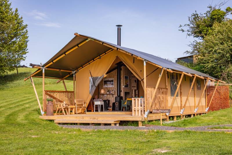 Family-friendly safari tent 
