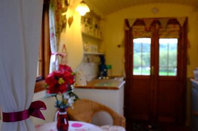 French Roulotte (sleeps 3 people)