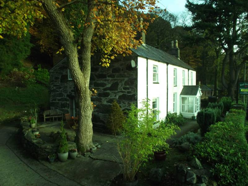 Red Dragon Holiday Cottages @ Bryn Dinas Nantgwynant, Beddgelert, Gwynedd LL55 4NH