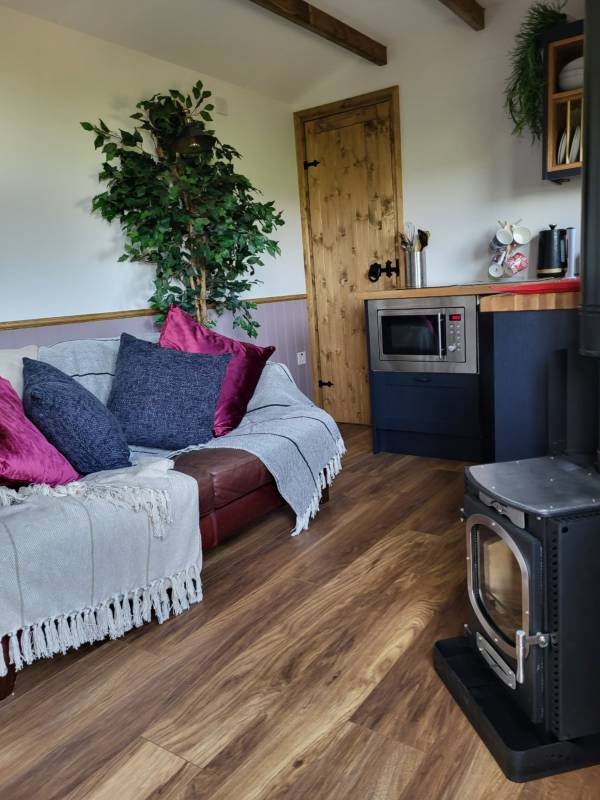 THE PHEASANTS LODGE (shepherds hut)