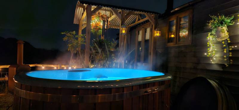 THE PHEASANTS LODGE (shepherds hut)