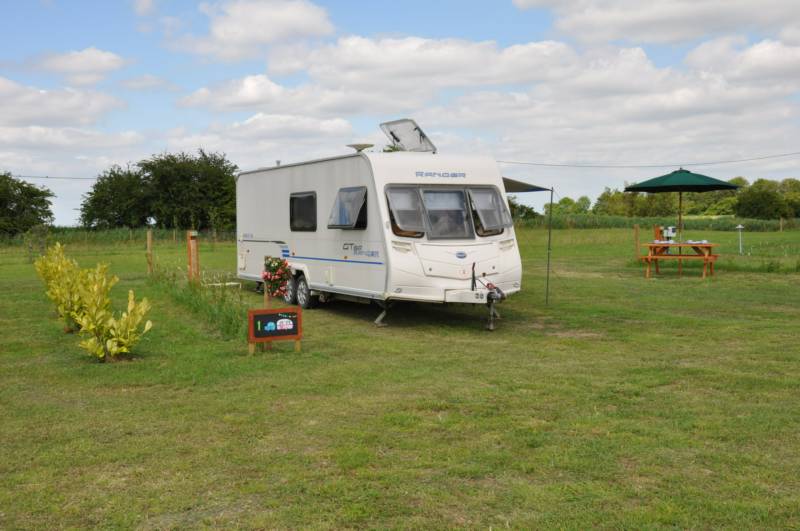 11mx11m grass pitch fully serviced+ EHU meter