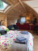 Deluxe luxury pod with private hot tub