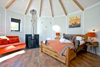The Ember Room Roundhouse (Pet friendly)