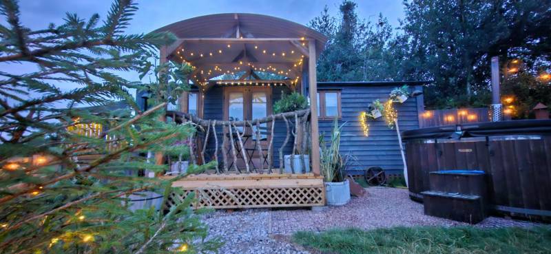 THE PHEASANTS LODGE (shepherds hut)