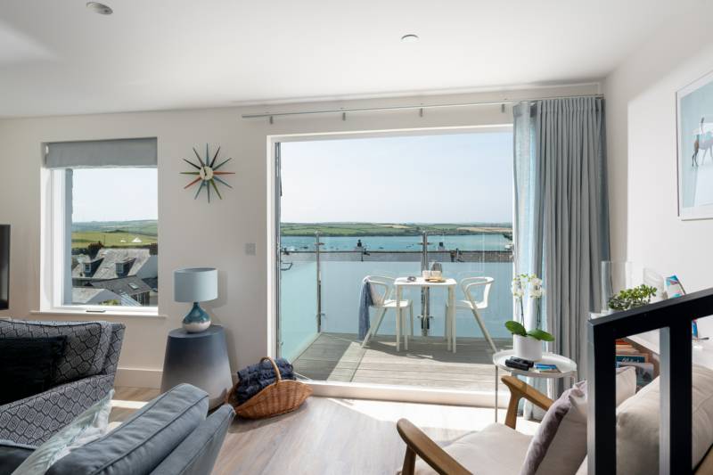 17 Slipway Living Room Balcony