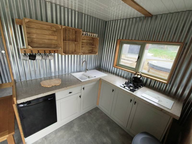 Crinkly Cabin with Sauna and Hot Tub